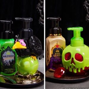 BBW DISNEY VILLAINS EVIL QUEEN APPLE & MALEFICENT RAVEN SOAP DISPENSERS 🐦‍⬛ 🍎